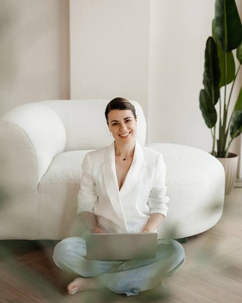 Alexandra Ciuca-Verweij working from home